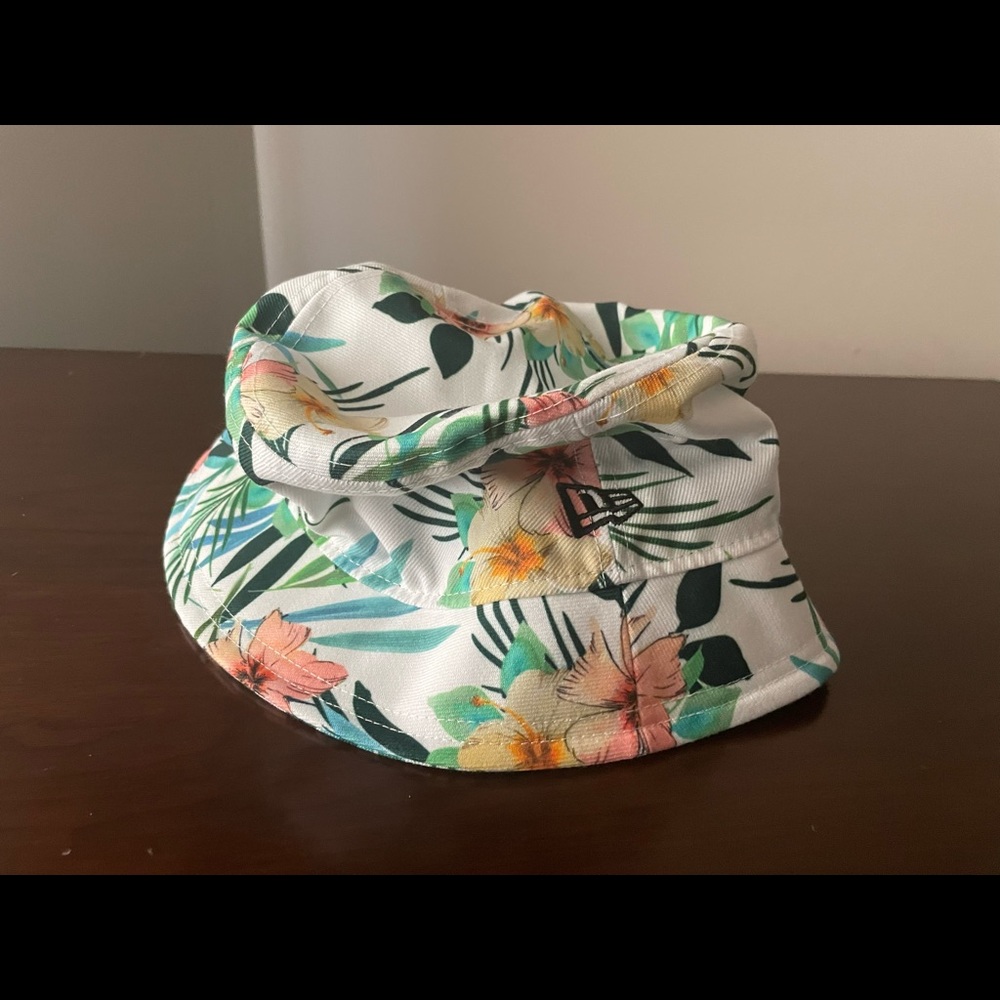 Nike “tropical” bucket hat